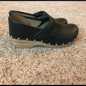 Dansko size 40 clogs